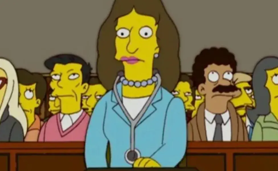 La señora de los gatos de Los Simpson quería ser abogada.